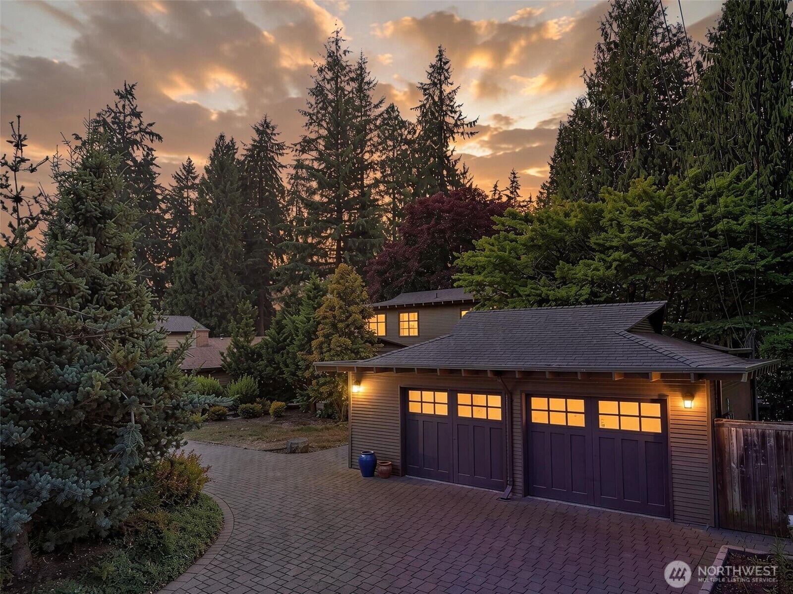 Property Photo:  12838 NE 73rd Street  WA 98033 