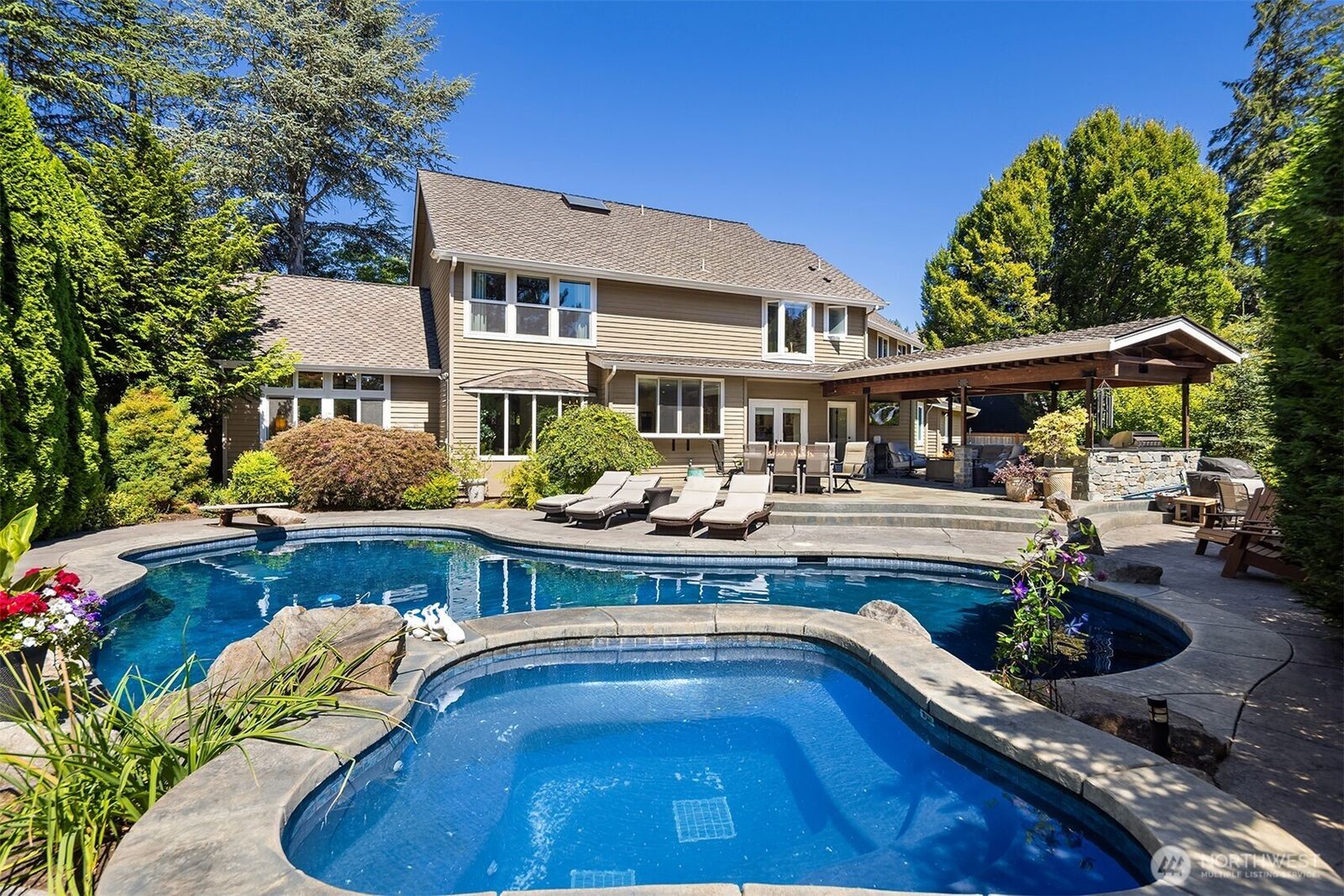 Property Photo: 23013 SE 41st Place WA 98075