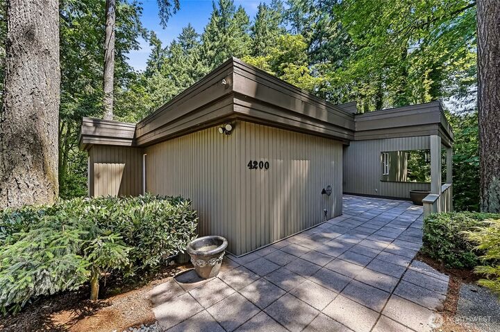 Property Photo: 4200 W Lake Sammamish Parkway SE WA 98008