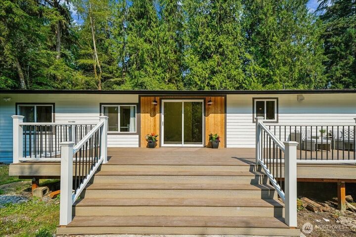 Property Photo:  10711  Edgewood Dr Anderson Island  WA 98303 