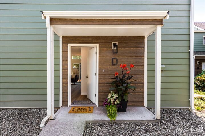 Property Photo:  8408  25th Avenue SW D  WA 98106 