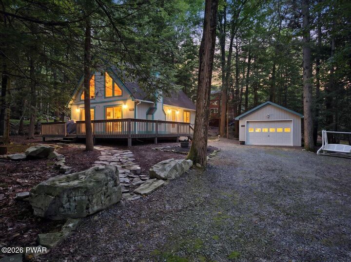 Property Photo:  1159 Wallenpaupack Drive  PA 18436 