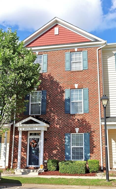 Property Photo:  515 Waterside Dr 117  VA 23666 