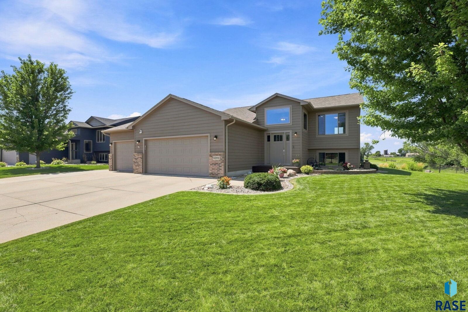 Property Photo:  5201 S Culbert Ave  SD 57106 