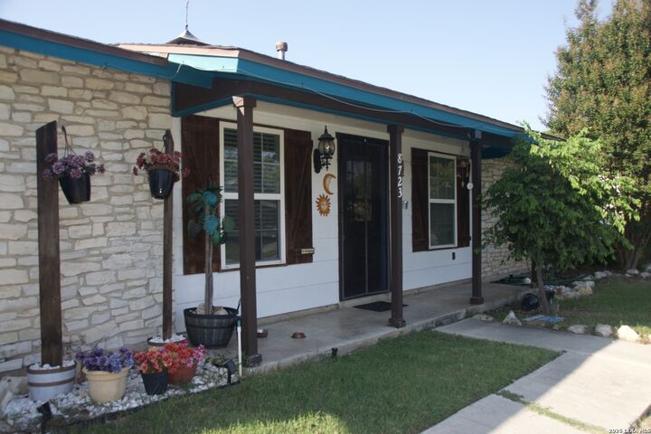 Property Photo:  8723 Bravo Valley St  TX 78227 