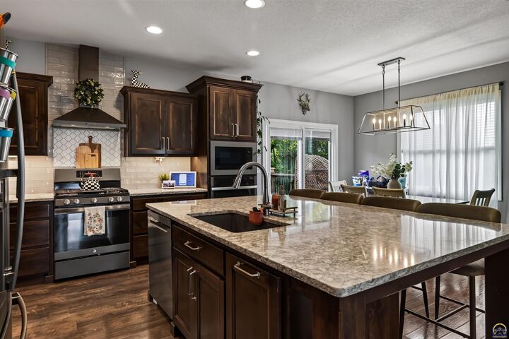 Property Photo: 3608 NW 53rd Ter KS 66618