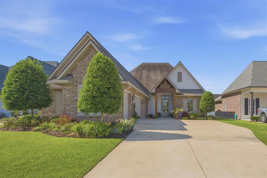 Property Photo: 3747 Willow Lake Drive LA 70605