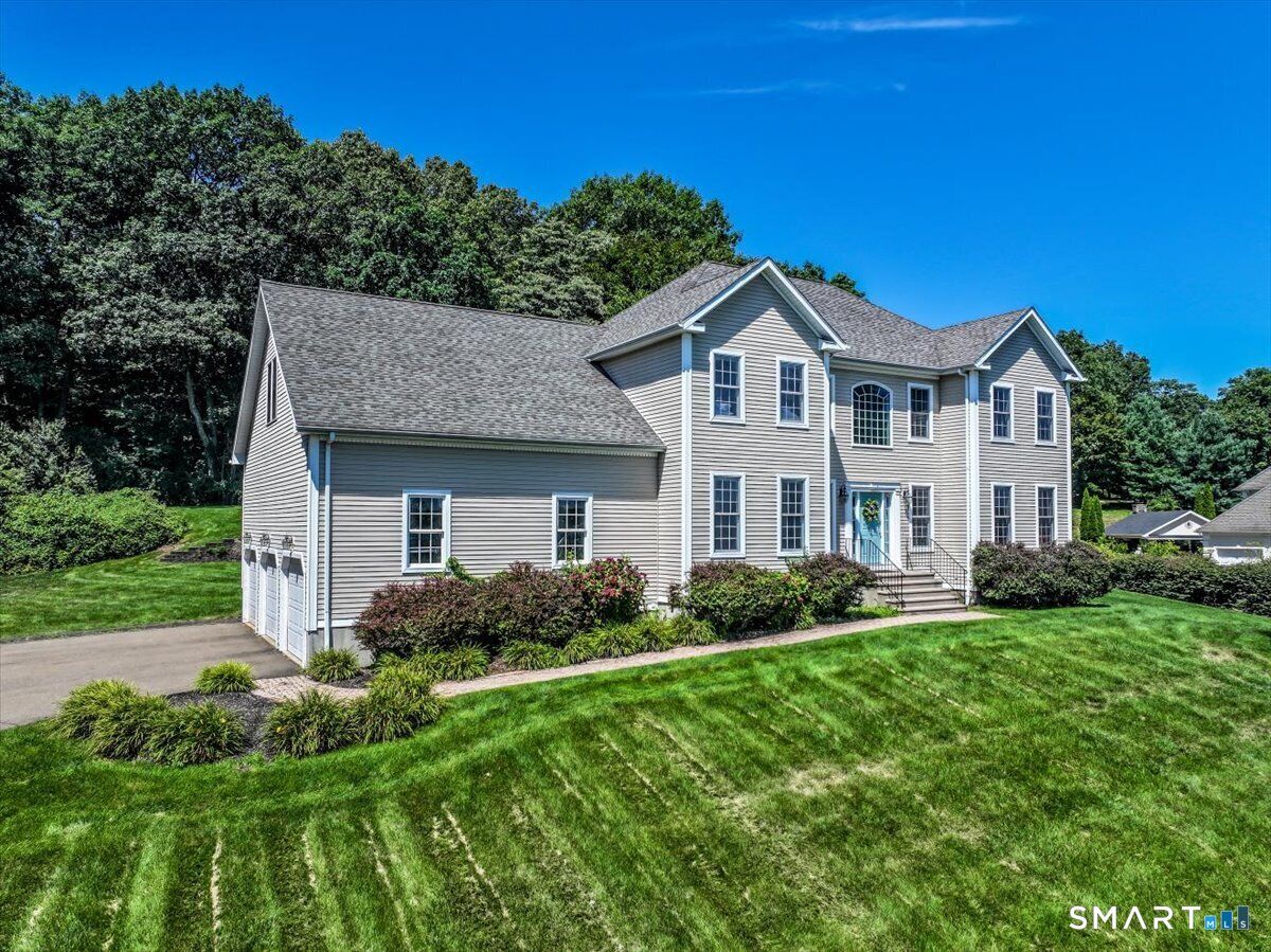 Property Photo: 47 Ridgewood Terrace CT 06473