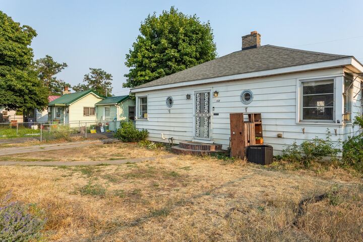 Property Photo:  1108 E Wellesley Ave  WA 99207 