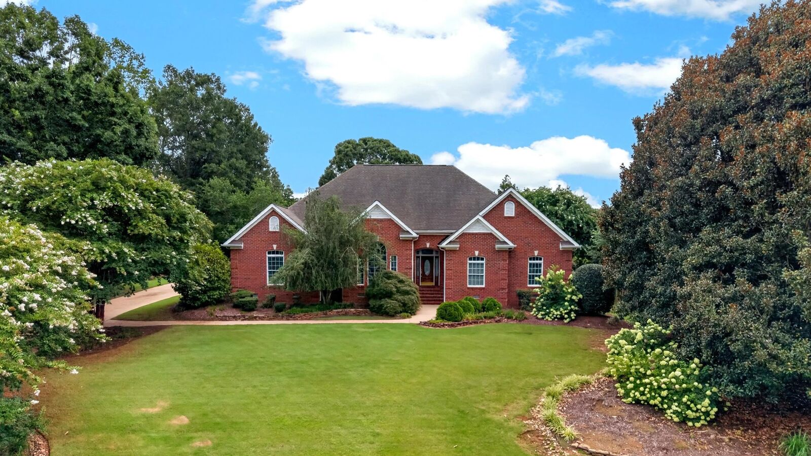 Property Photo: 143 W Woodglen Road SC 29301