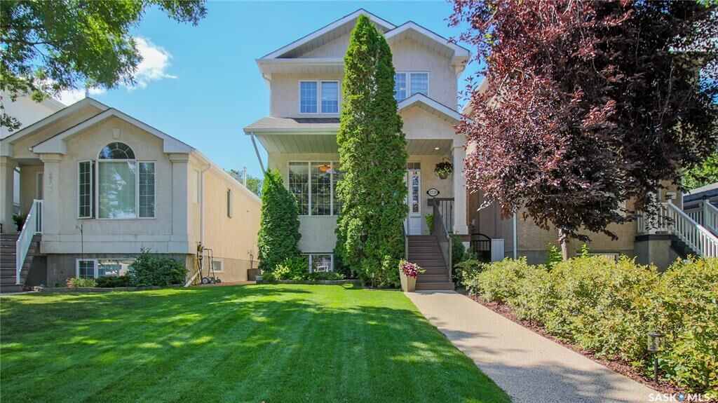 Property Photo: 2728 Robinson Street SK S4T 2R6