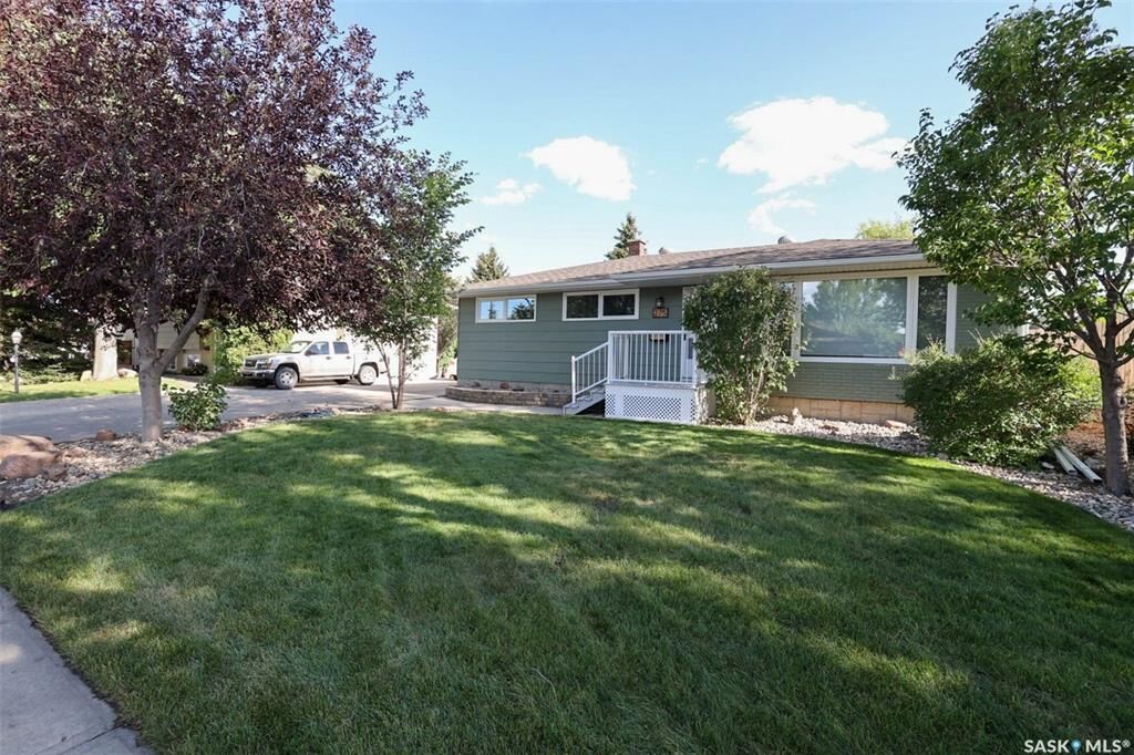 Property Photo: 275 Rodenbush Drive SK S4R 6X1