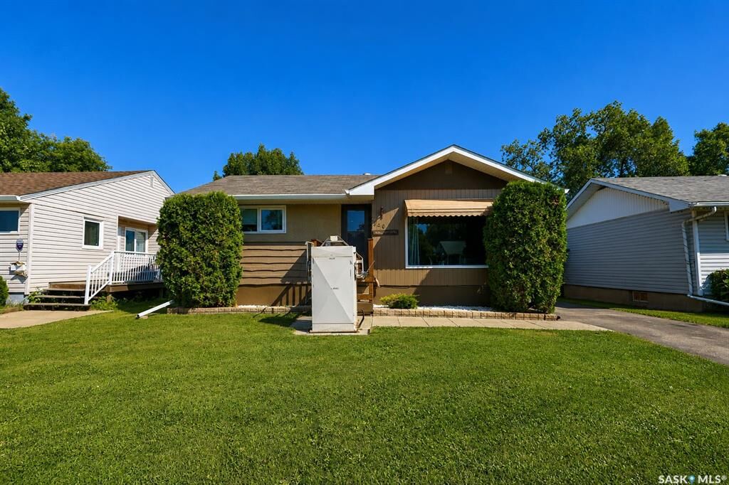 Property Photo: 340 28th Street E SK S6V 1X4