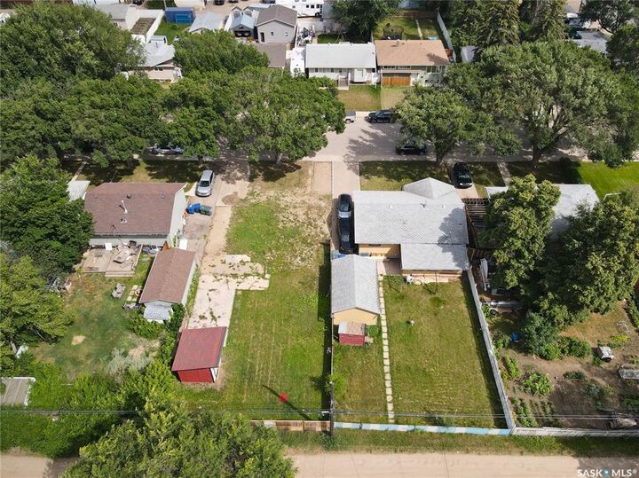 Property Photo:  1713 D Avenue N  SK S7L 1N7 