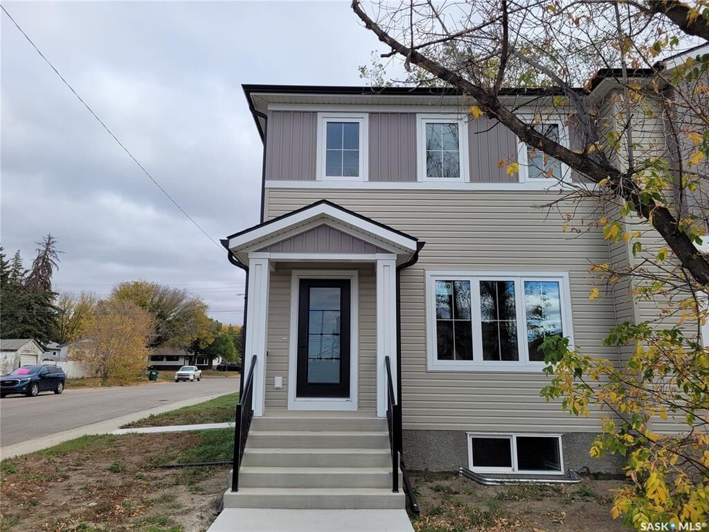 Property Photo: 1640 1st Avenue N SK S7K 1Z5