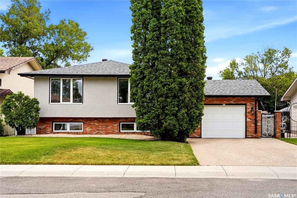Property Photo: 39 Hayes Crescent SK S4X 1B1
