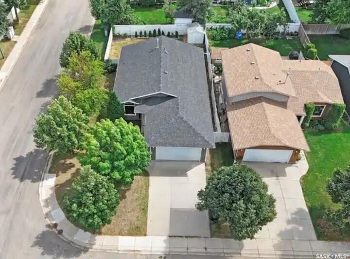 Property Photo:  303 Haslam Crescent  SK S7S 1E4 