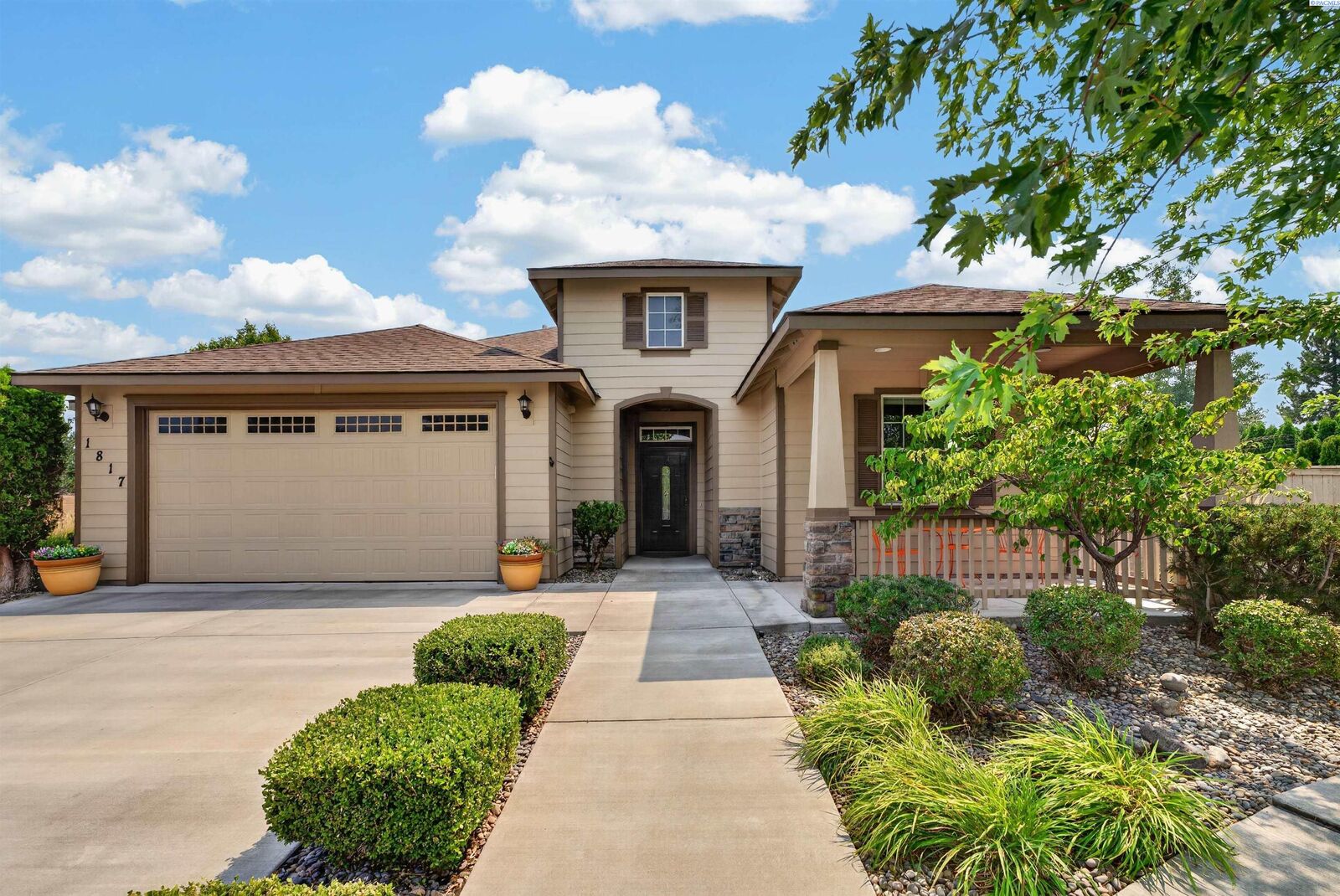 Property Photo:  1817 S Irving  WA 99338 
