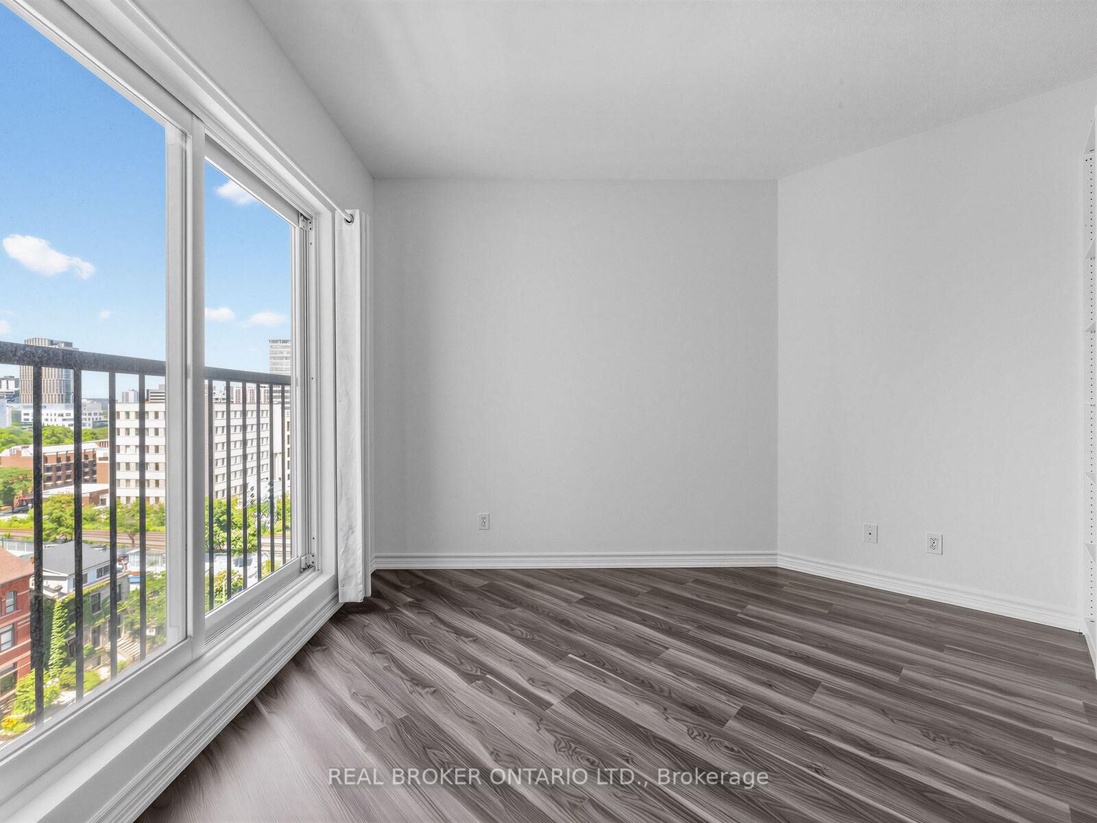 Property Photo: 135 James Street S 1011 ON L8P 2Z6
