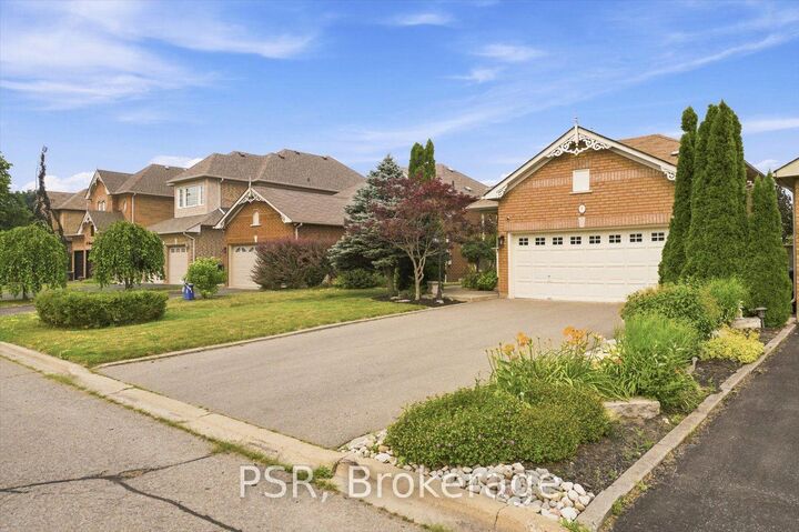 Property Photo: 7 Bradwick Court ON L7C 1C9