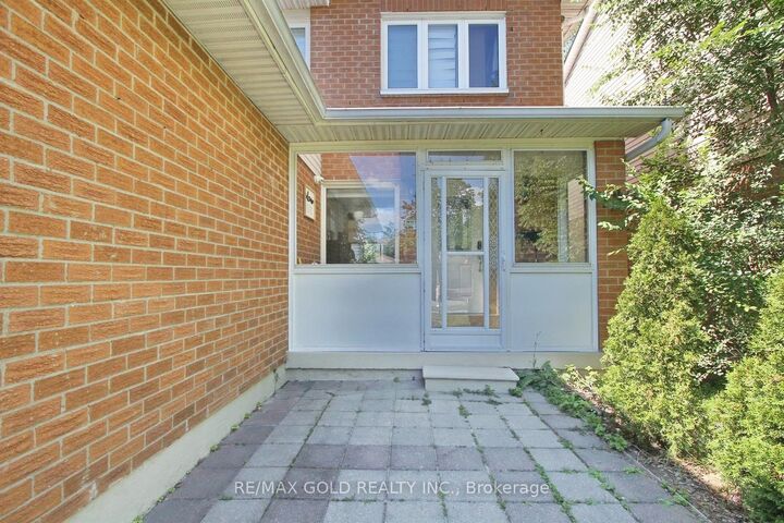 Property Photo: 4 Summertime Court ON L6Z 2B4