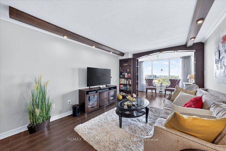 Property Photo: 8501 Bayview Avenue 907 ON L4B 3J7
