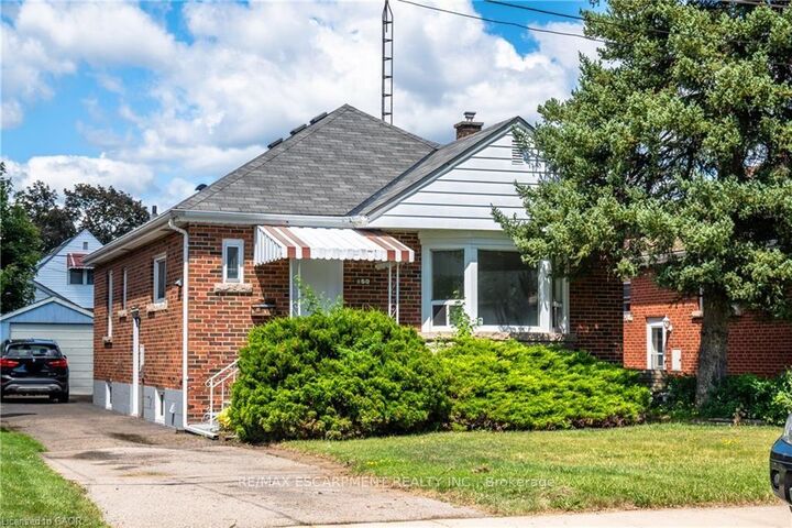Property Photo:  150 Beland Avenue S  ON L8K 3T6 