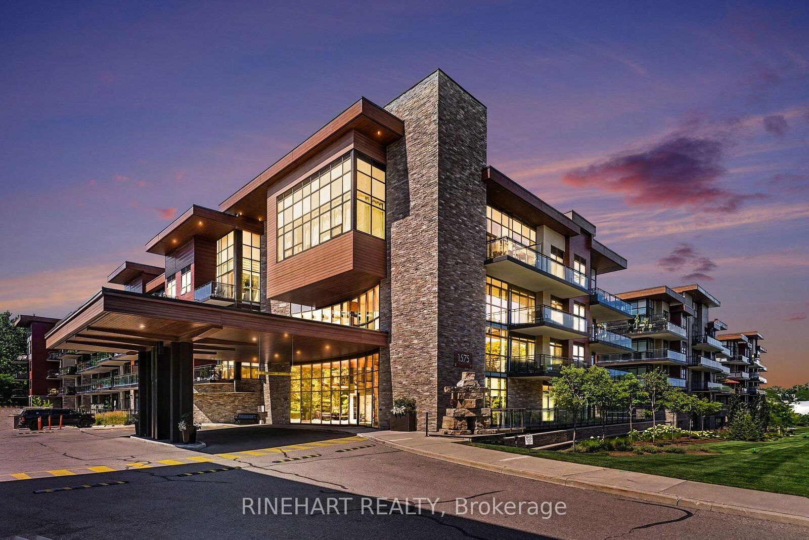Property Photo: 1575 Lakeshore Road W 352 ON L5J 0B1
