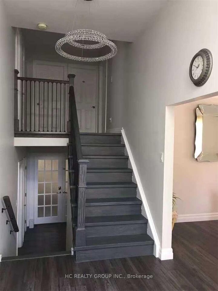 Property Photo:  102 Peckham Avenue Upper Unit  ON M2R 2V5 