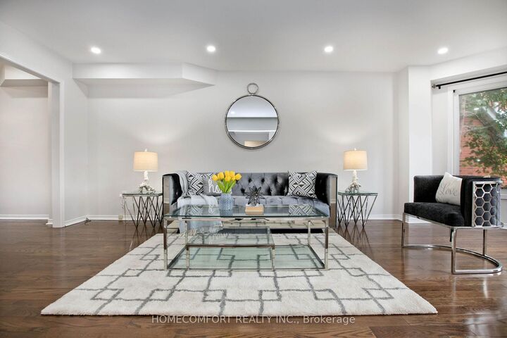 Property Photo: 5813 Fieldon Road ON L5M 5K1