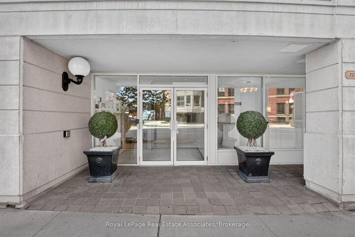 115 Richmond Street E 1006 — photo 1