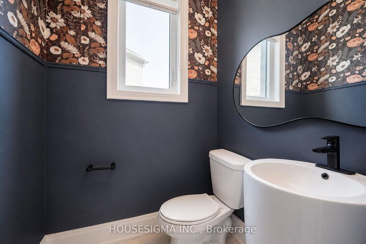 62 Royal Fern Crescent — photo 1