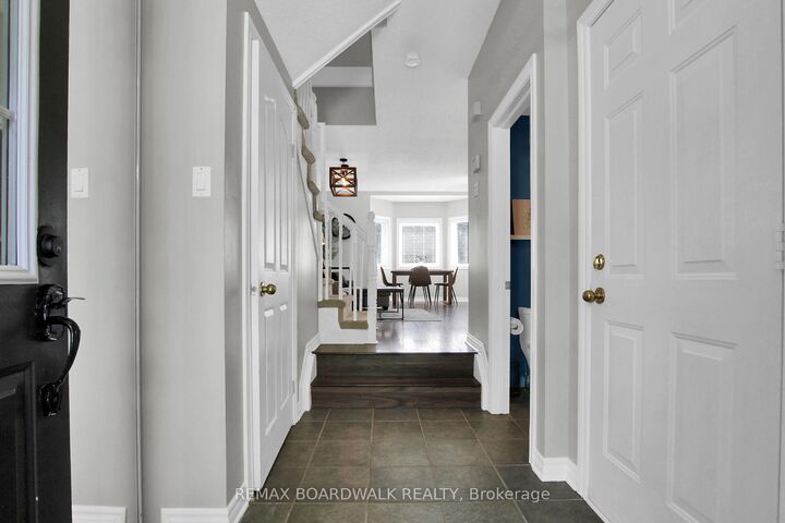 Property Photo: 86 Saddlesmith Circle ON K2M 2Y5