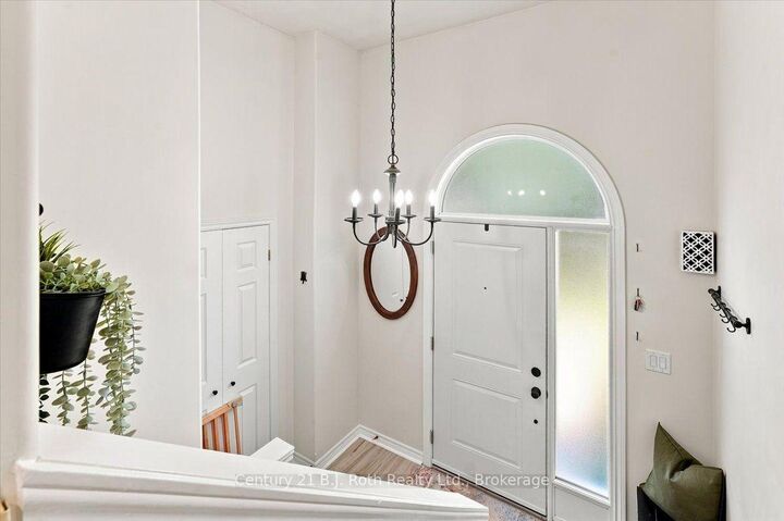 Property Photo: 413 Irwin Street ON L4R 2V6