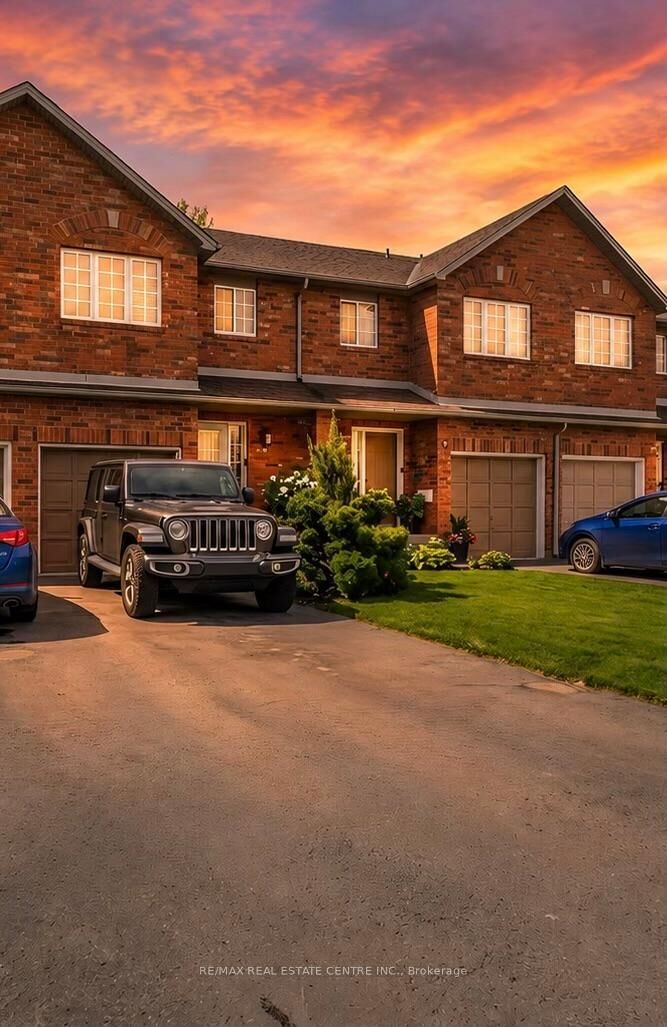 Property Photo: 10 Cadham Boulevard 29 ON L8W 3X6