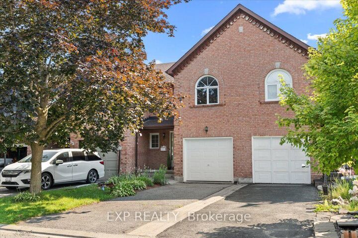 Property Photo:  77 Waterton Crescent  ON K2M 1Z2 
