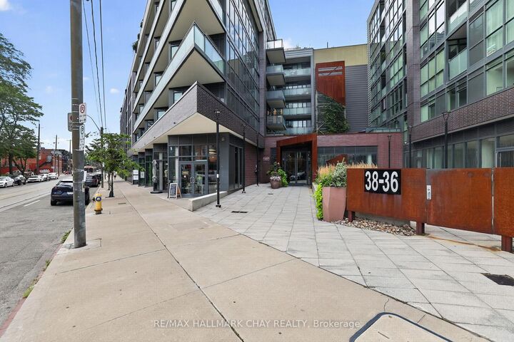 Property Photo: 38 Howard Park Avenue 523 ON M6R 0A7