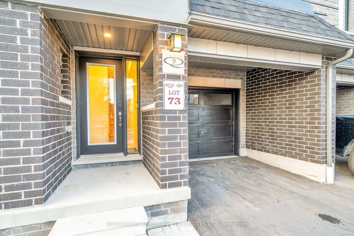 Property Photo:  9 Esquire Way  ON L1R 0S7 