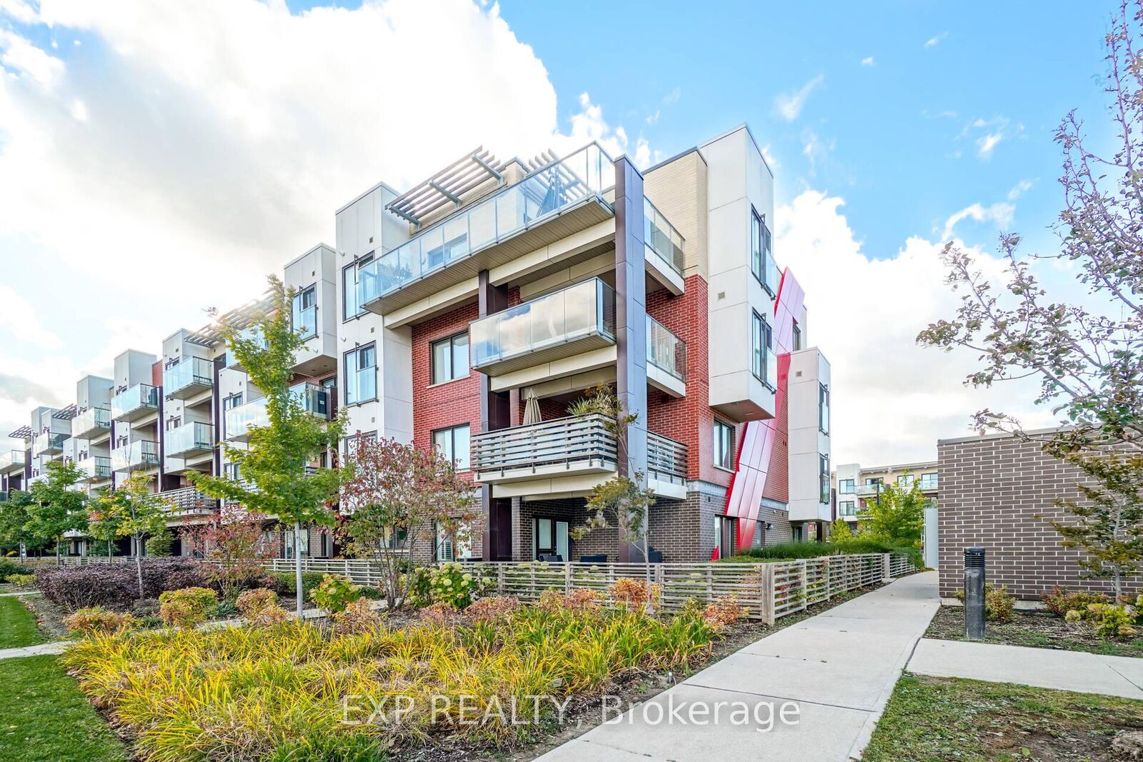 Property Photo: 5005 Harvard Road 207 ON L5M 0W5