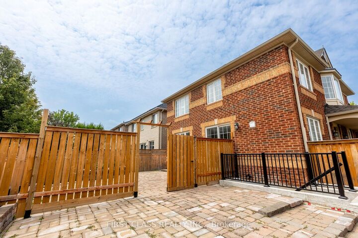 Property Photo: 802 Yates Drive ON L9T 0E7