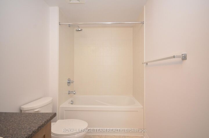 Property Photo: 242 Rideau Street 404 ON K1N 0B7