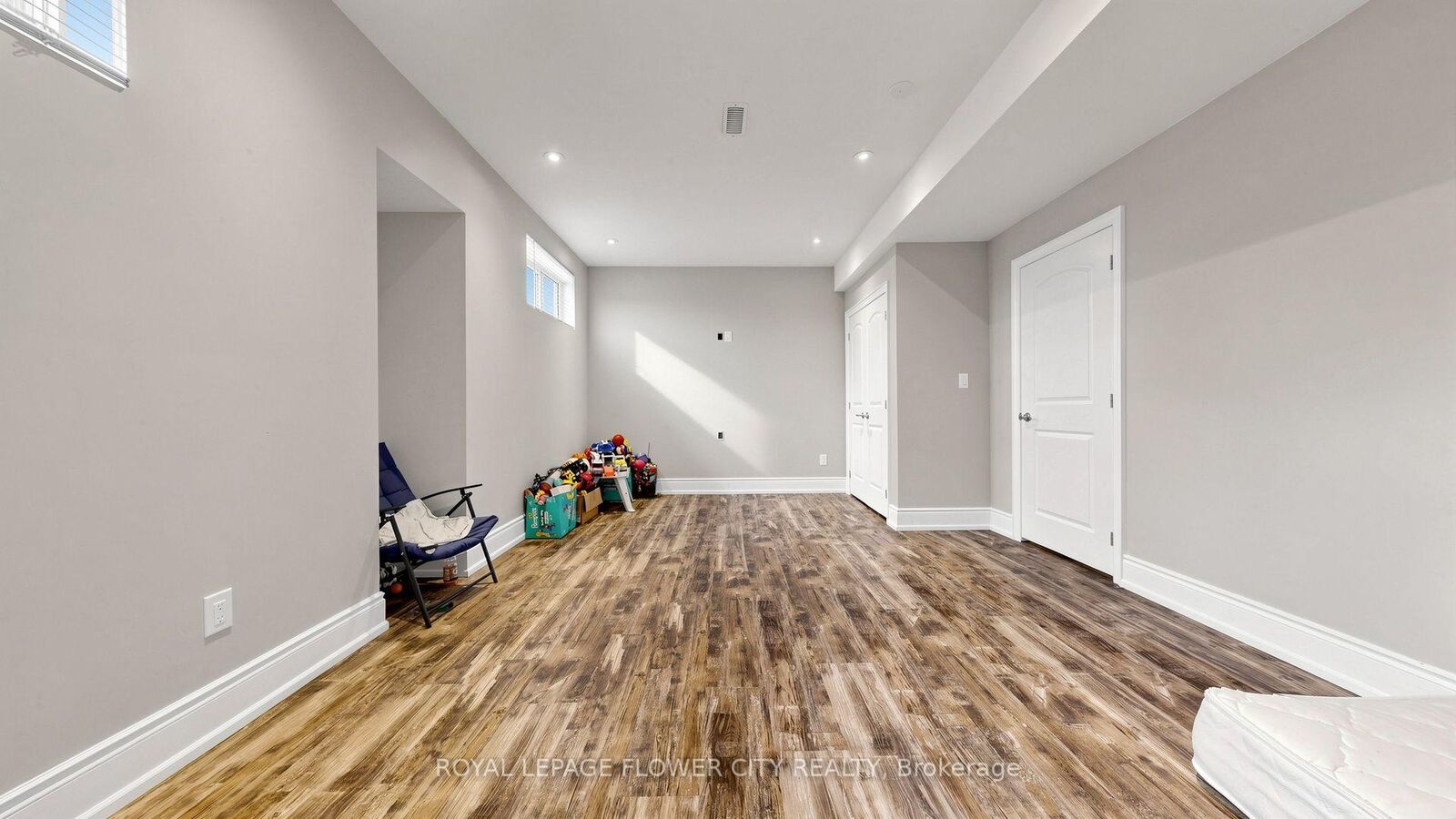 Property Photo: 12 Paradise Valley Trail ON L7B 0A5