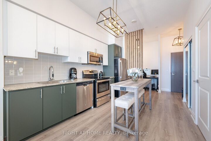 Property Photo:  7171 Yonge Street 306  ON L3T 0C5 