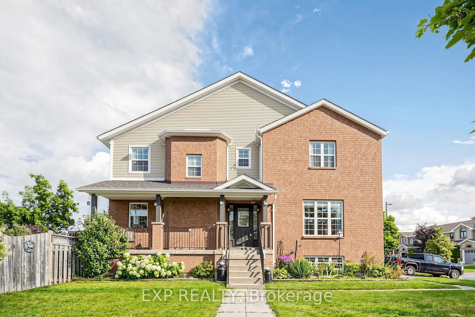 Property Photo: 33 Wrendale Crescent ON L4P 4C4