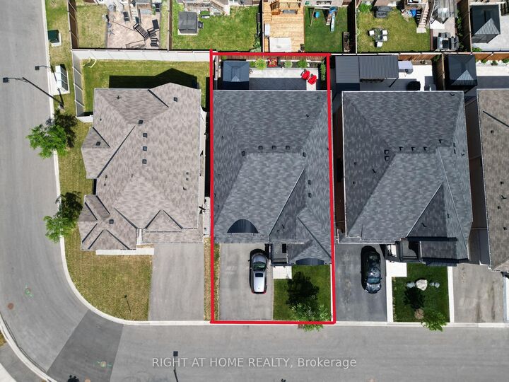 Property Photo: 866 Magnolia Terrace ON L9E 1R2