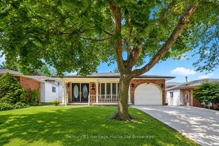 Property Photo: 18 Locust Crescent ON N6E 2K2