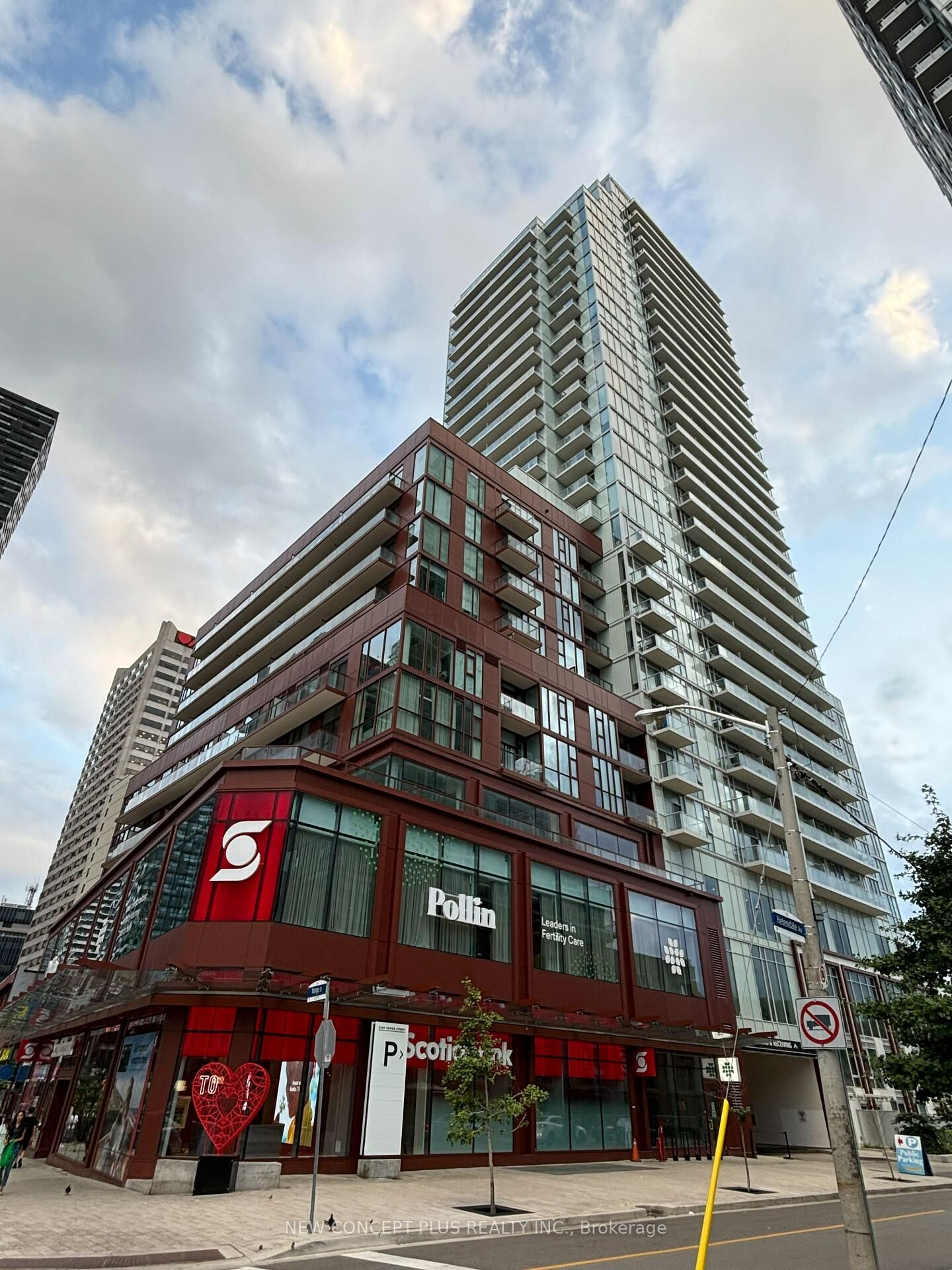 Property Photo:  33 Helendale Avenue W 811  ON M4R 0A4 