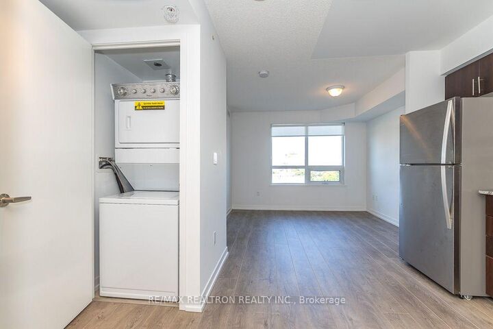 Property Photo: 1420 Dupont Street 811 ON M6H 0B6