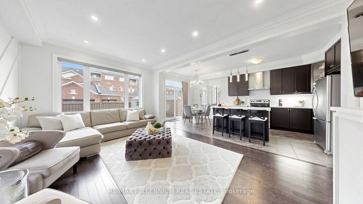 Property Photo: 353 Moody Drive ON L4H 3Z8