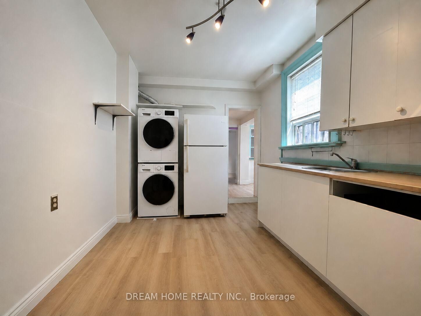 Property Photo: 107 Huron St Street ON M5T 2A9